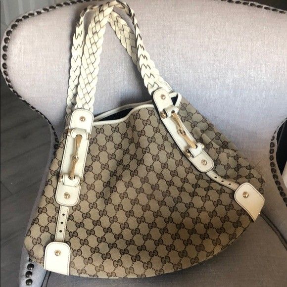 Gucci Pelham (Everything must go) (Category: Luxury Bags & Wallets) located in Quezon City. Submitted by rougecomer29291 (Listing ID 1300099418, Image 2). Description: no inclusion all sales are final self authenticate do not buy if you're in doubt bawal sa maselan, may micro cracks sa may bandang opening. if gusto nyo ng bnew or mint, dun po kayo sa higher price. you can't expect the same sa mga ganitong lower price. all items should be paid via