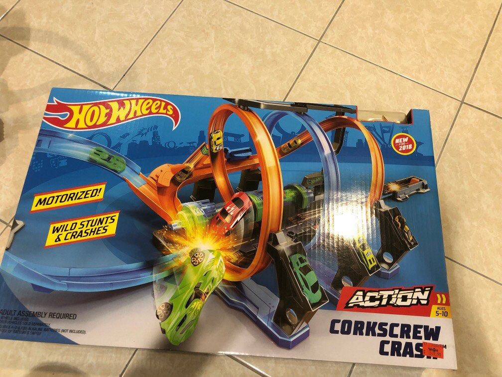 Hot wheels corkscrew crash track set