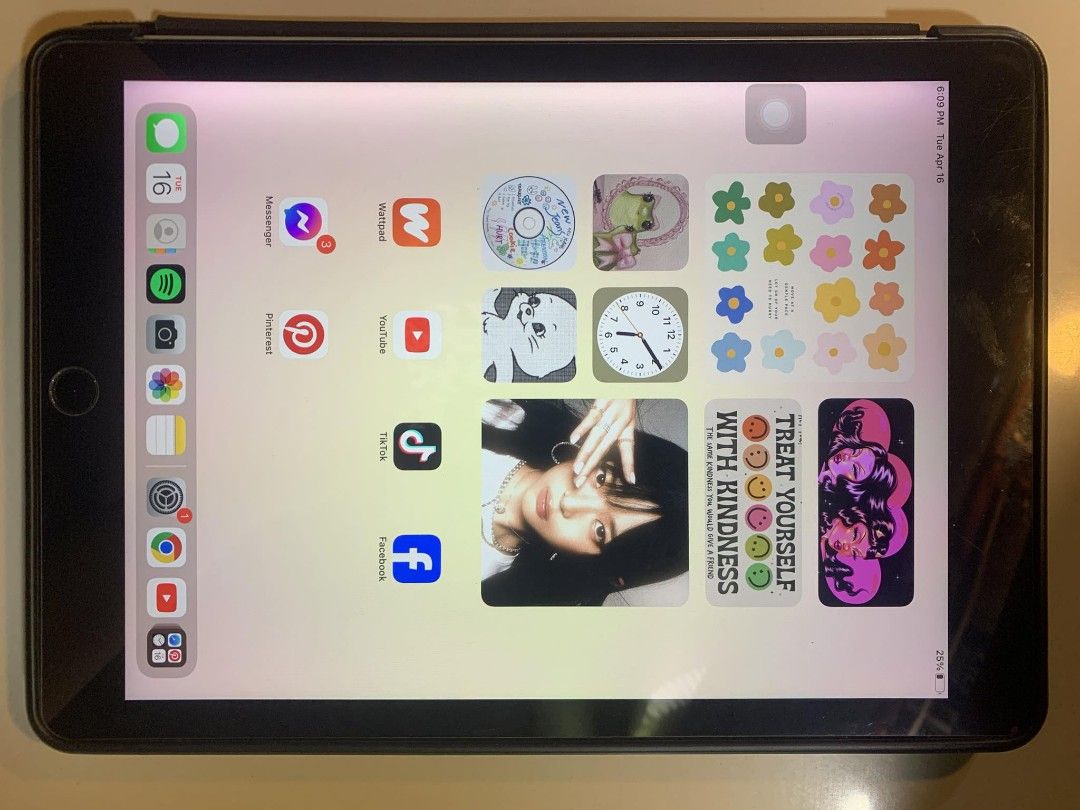 IPAD AIR 2 (WIFI + CELLULAR) (Category: iPad) located in Iloilo. Submitted by ariamano65269 (Listing ID 1299962269, Image 2). Description: Rush rush Ipad air 2 16 gb second hand Wifi and sim card camera working home bottom working touch id working matagal po ma lowbat lcd my slight issue pero di affected sa performance ng ipad Issues❗❗ my dents normal po sa second hand. at yon sa lcd sa left side my makita bright part ng lcd pero wala siya effect