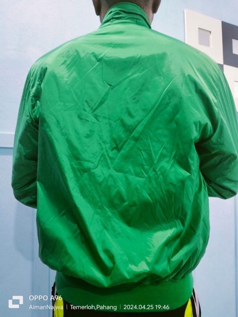 Jacket/varsity jacket (Category: Coats, Jackets and Outerwear) located in Temerloh. Submitted by syaf1e (Listing ID 1300067253, Image 3). Description: varsity jacket pit 20-21/27 badan M naiss pakai kondisi bebas lubang butang cun,zip lancar bebas lubang/kotor.
