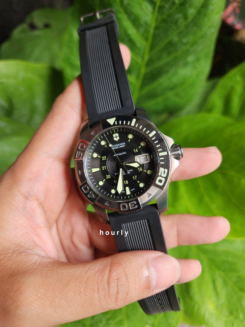 Jam tangan victorinox swiss army original top