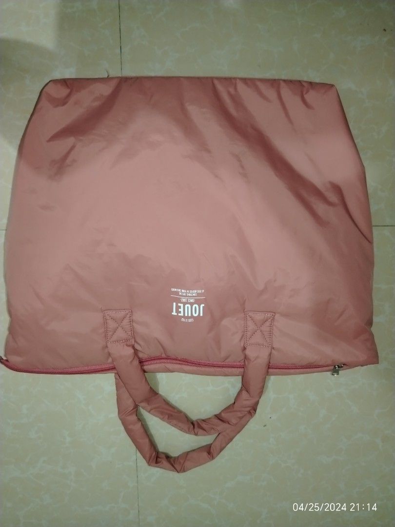 Free for every purchase on my listing (Category: Beach Bags) located in Davao. Submitted by jenpolinar (Listing ID 1300060024, Image 1). Description: Getaway Bag perfect pang beach and perfect din pang travel malaki xa madaming mailalagay.
