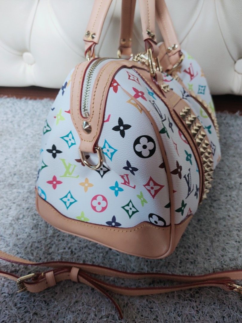 JPN surplus Lv COURTNEY multi white (Category: Luxury Bags & Wallets) located in Manila. Submitted by erlacoleccion (Listing ID 1300096448, Image 3). Description: Japan Quality Assurance Guaranteed ‼️ GENUINE LEATHER💯 coded 🇯🇵 No flaws ♥️.