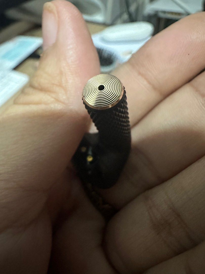 Marshall (Category: Earphones) located in Imus. Submitted by camstamayo92 (Listing ID 1300100711, Image 3). Description: Selling my original 1 piece (left) Marshall Manor Rfs: Nahanap ko siya sa ilalim ng table namin after 3mons na binenta ko yung charging case niya and right piece Please see my listing nandun siya.