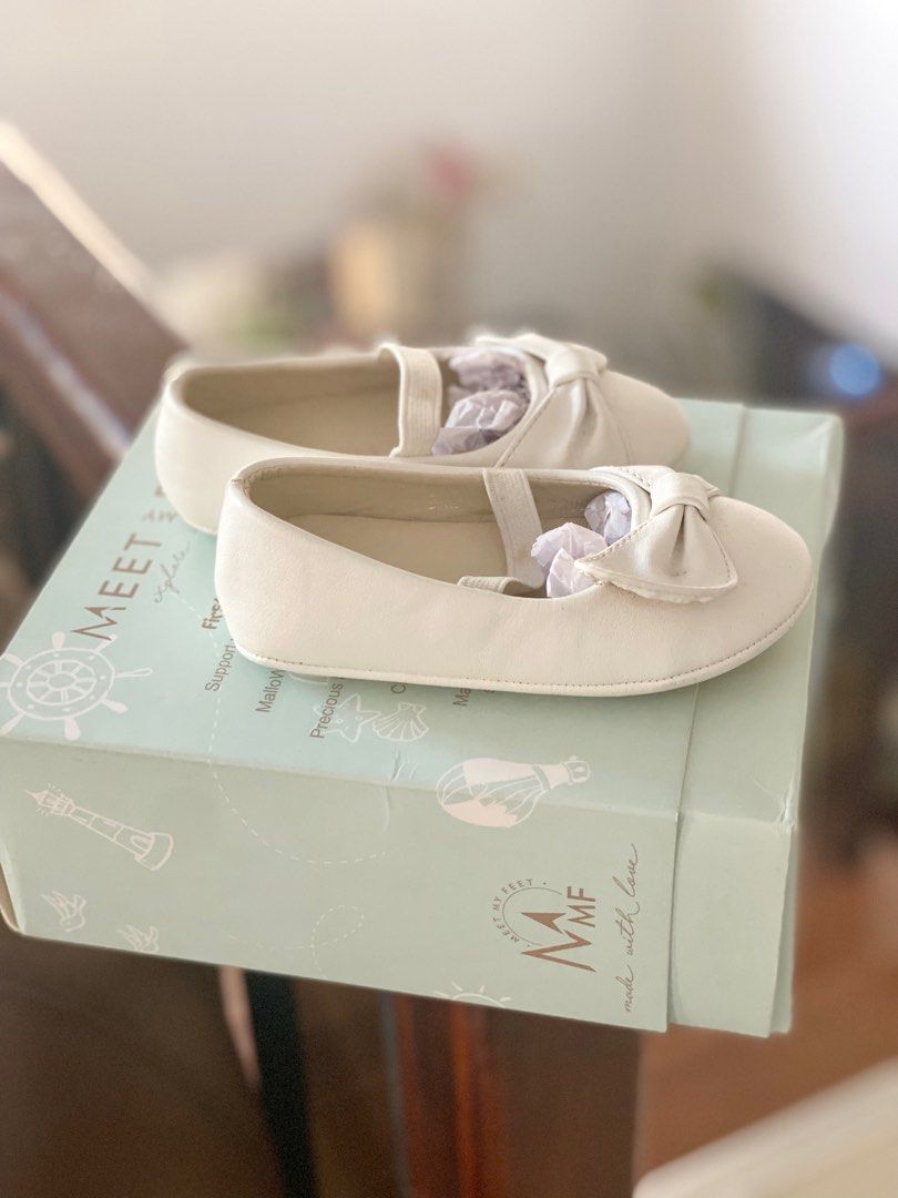 Meet My Feet White Ballet Shoes (Category: Babies & Kids Fashion) located in Rizal. Submitted by kayedeguzgirl (Listing ID 1300083459, Image 1). Description: Size 21 EU (12.7 cm) Bought at MMF website for ₱799 With box **with small yellow stain on the strap (havent tried cleaning pa).