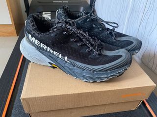 Merrell hiking shoes 6.5 US