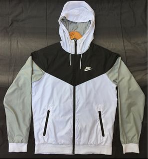 Nike Tri Tone Windbreaker Jacket  Size S-M 22x26 As New Condition 10/10 Color Rate  Issue: Very Minimal (Seen in Last 2 Pic)  850 only ✅