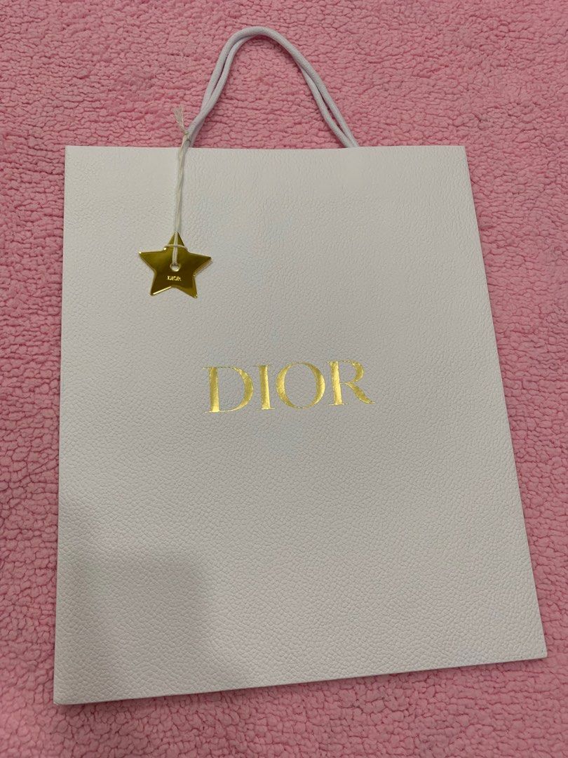 ORIGINAL DIOR PAPER BAG (Category: Luxury Bags & Wallets) located in Pasay City. Submitted by slashed (Listing ID 1299988978, Image 2). Description: ORIGINAL DIOR PAPER BAG PAPER BAG DIMENSIONS LENGTH : 36 CM HEIGHT : 44 CM WIDTH : 17 CM.