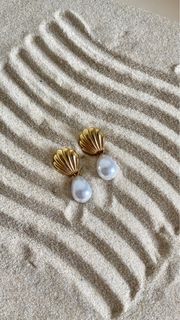 peony- chunky shell pearl summer earrings