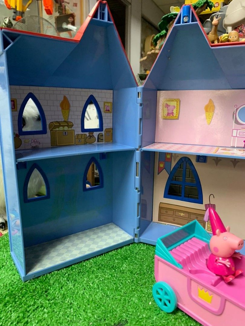 Peppa Pig Castle Playset, Hobbies & Toys, Toys & Games on Carousell