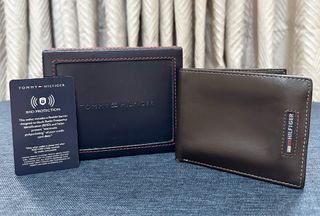 Pre-owned Tommy Hilfiger bifold wallet with RFID protection