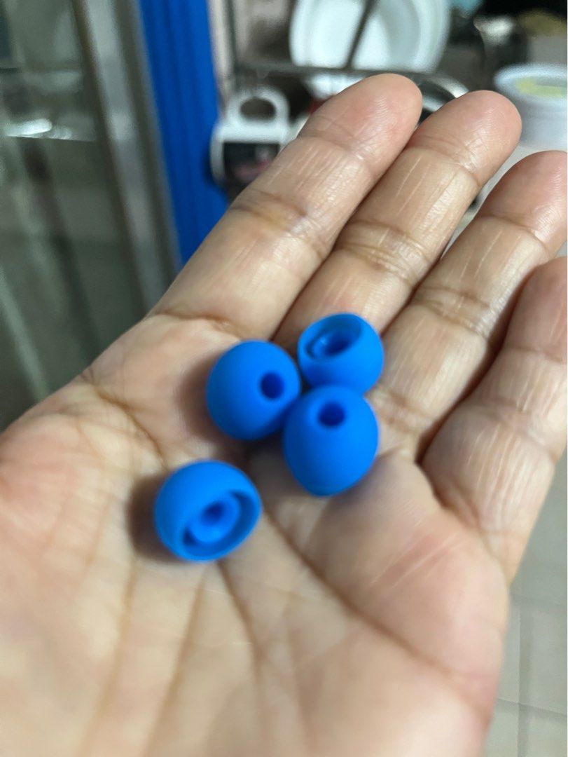 Replacement Silicone Ear Tips 2 pairs (Category: Earphones) located in Marikina City. Submitted by lay_away_ok (Listing ID 1300021695, Image 1). Description: .