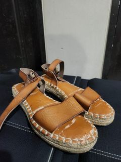 Roxy Camel Flat Platform Sandals ~ US Size 5.5
