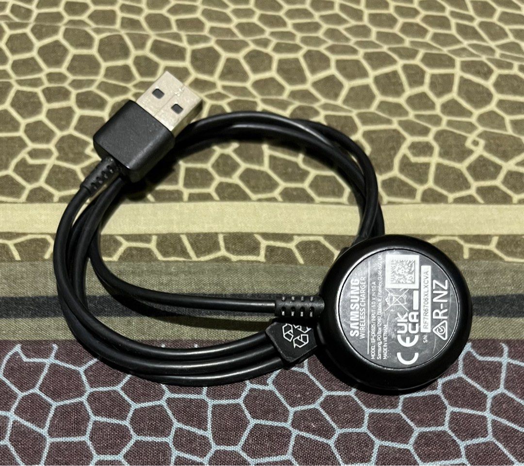 samsung smart watch wireless charger (Category: Chargers & Cables) located in Rodriguez. Submitted by Branded100 (Listing ID 1300000187, Image 1). Description: wireless charger.