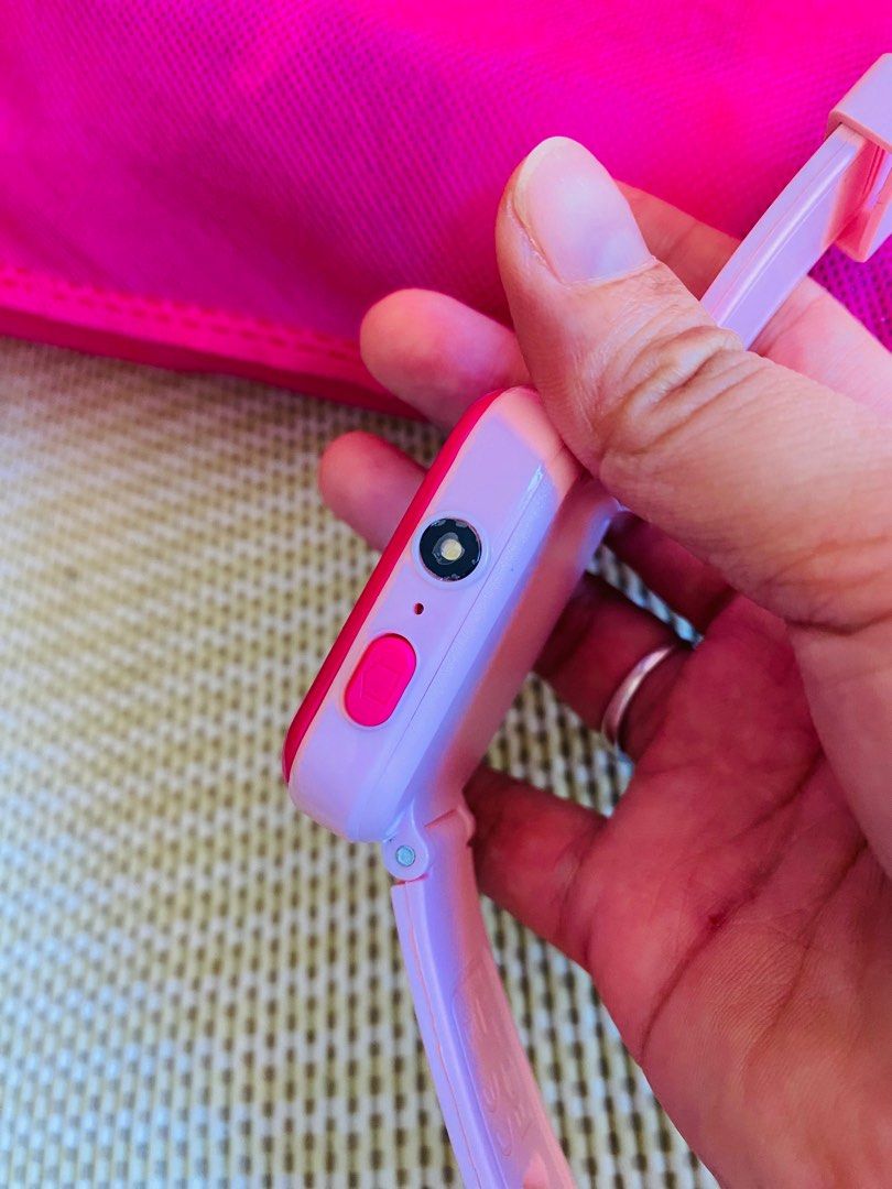 Smart watch for kids (Category: Women's Watches) located in Iloilo. Submitted by letsgoshopping20 (Listing ID 1299966228, Image 3). Description: Like new Kag matagal pa malowbat Charger:Excluded .