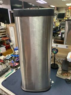 Stainless Trash Bin with Cover