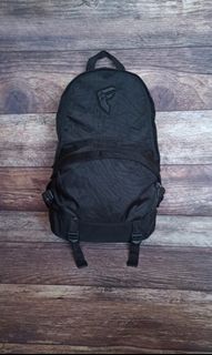(Kategori: ) berada di . Dikirim oleh thriftstylelist (ID iklan 1300042037, Gambar 1). Deskripsi: .