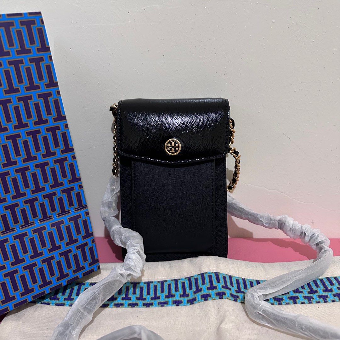 Tory Burch Phone Pouch (Category: Luxury Bags & Wallets) located in Makati City. Submitted by lux.mariah (Listing ID 1299996060, Image 2). Description: 💯 Guaranteed authentic Brand new Complete Inclusions Paperbag - Dustbag Phone Pouch Courier: J&t - Lalamove - LBC Mop: Gcash - Bdo - Maya Guaranteed 💯 All bags posted are Original..