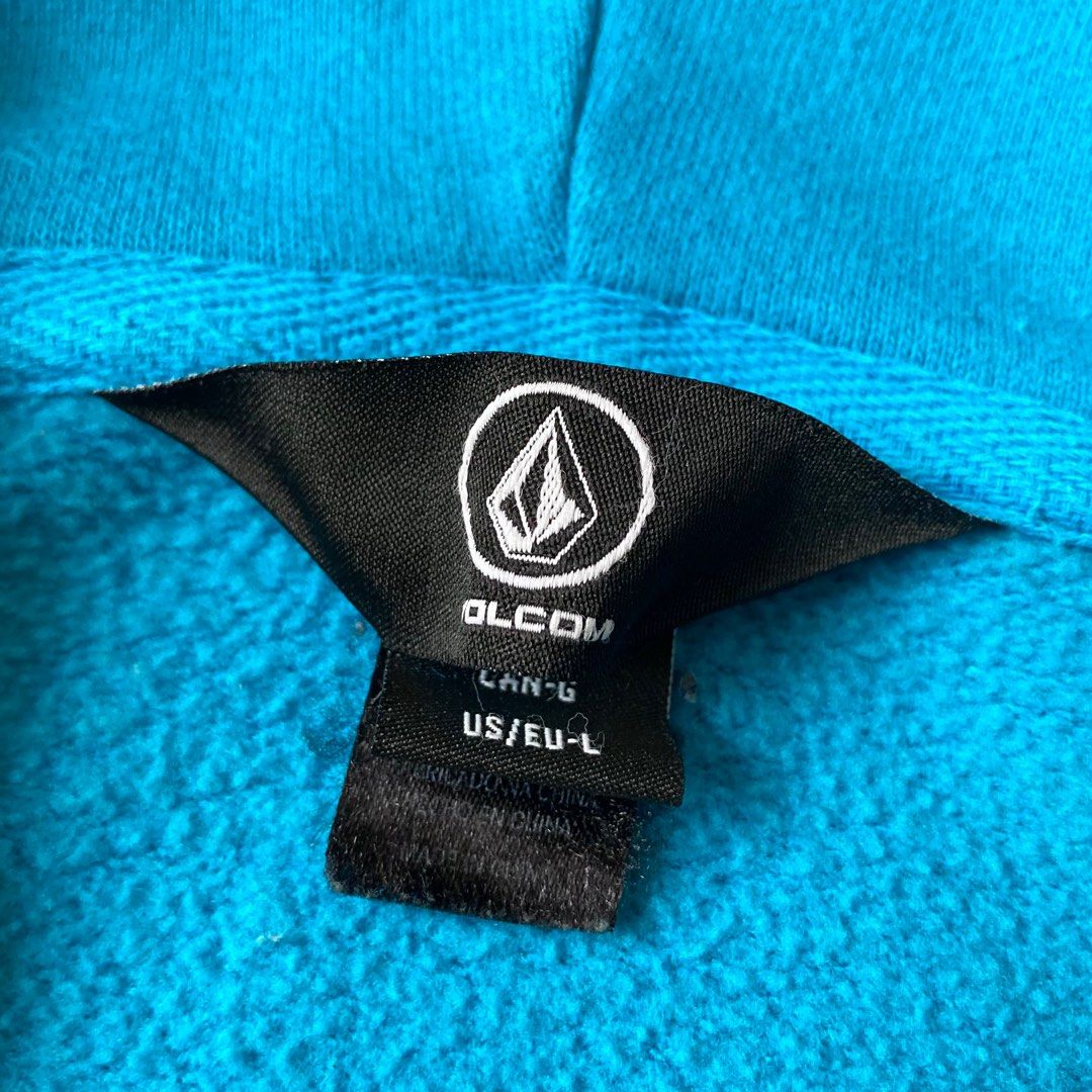 VOLCOM (Category: Tshirts & Polo Shirts) located in Klang. Submitted by ruzz.thrift_ (Listing ID 1300030451, Image 3). Description: VOLCOM HOODIE 🔥 • SIZE L PIT : 24.5 LENGTH : 27 • CONDITION 8.5 / 10 ✅ • RM 45 / DFOD or • POSTAGE : RM 10 • SBH / SRWK : RM 15.