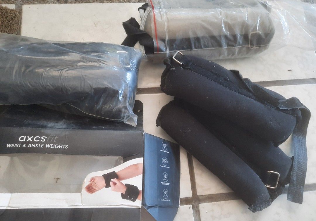 Wrist and ankle weights (Category: Weights & Dumbbells) located in Quezon City. Submitted by mmamma.mi.a. (Listing ID 1300037849, Image 1). Description: 1.5kg each x2 3kg total per pair 3 pairs available not used gcash payment.