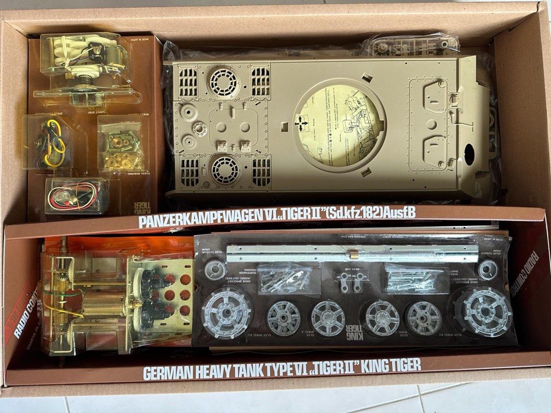 TAMIYA 1/16田宮虎王 塗装付き 全新Tamiya 田宮1/16 遙控虎王King Tiger 坦克模型, 興趣及遊戲, 玩具