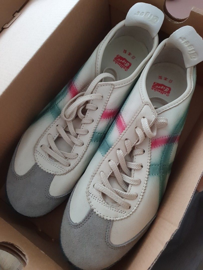 Authentic Onitsuka Tiger leather sneakers (Category: Sneakers) located in Singapore. Submitted by imomama (Listing ID 1300158609, Image 1). Description: bought in Japan.