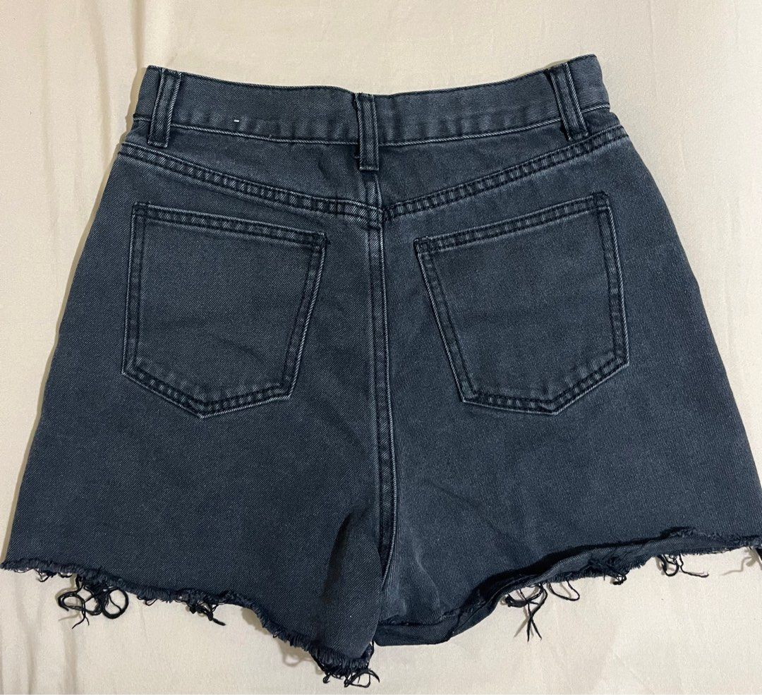 Black denim shorts (Category: Shorts) located in Baguio. Submitted by depopruby (Listing ID 1300218446, Image 2). Description: RFS: declutterring .