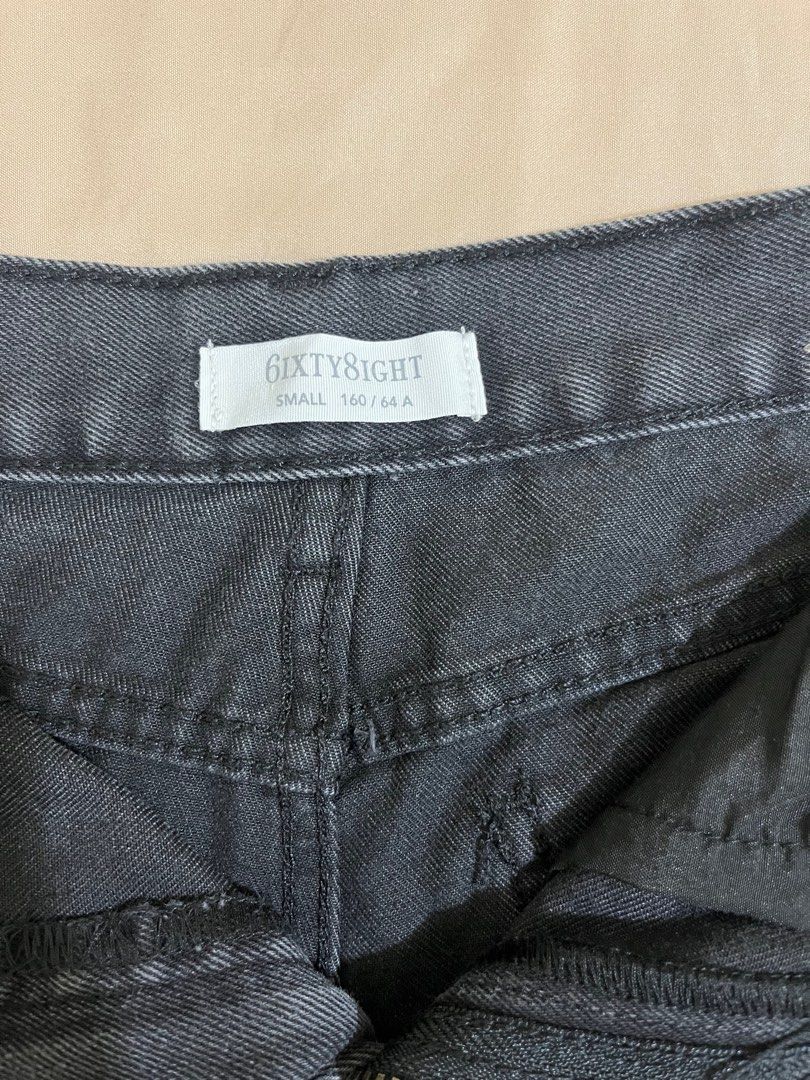 Black denim shorts (Category: Shorts) located in Baguio. Submitted by depopruby (Listing ID 1300218446, Image 3). Description: RFS: declutterring .