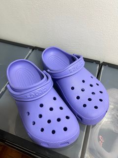 Crocs Classic Clog in Purple
