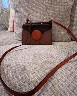 (Category: ) located in . Submitted by buy.that.bag (Listing ID 1300244175, Image 1). Description: .