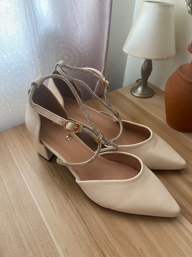 elegant white rhinestone pointed-toe heels (Category: Heels) located in Malolos. Submitted by beasarchive (Listing ID 1300152760, Image 3). Description: .