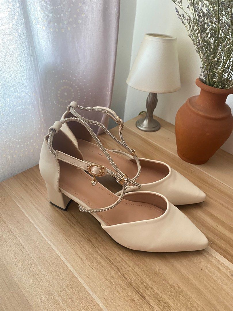elegant white rhinestone pointed-toe heels (Category: Heels) located in Malolos. Submitted by beasarchive (Listing ID 1300152760, Image 2). Description: .