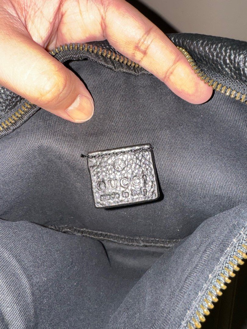 Gucci Belt Bag (Category: Luxury Bags & Wallets) located in Quezon City. Submitted by superheromickey (Listing ID 1300226872, Image 3). Description: Gucci belt bag. Malinis ang loob. No scratches. Mau unting tuklap lang sa print sa harap. .