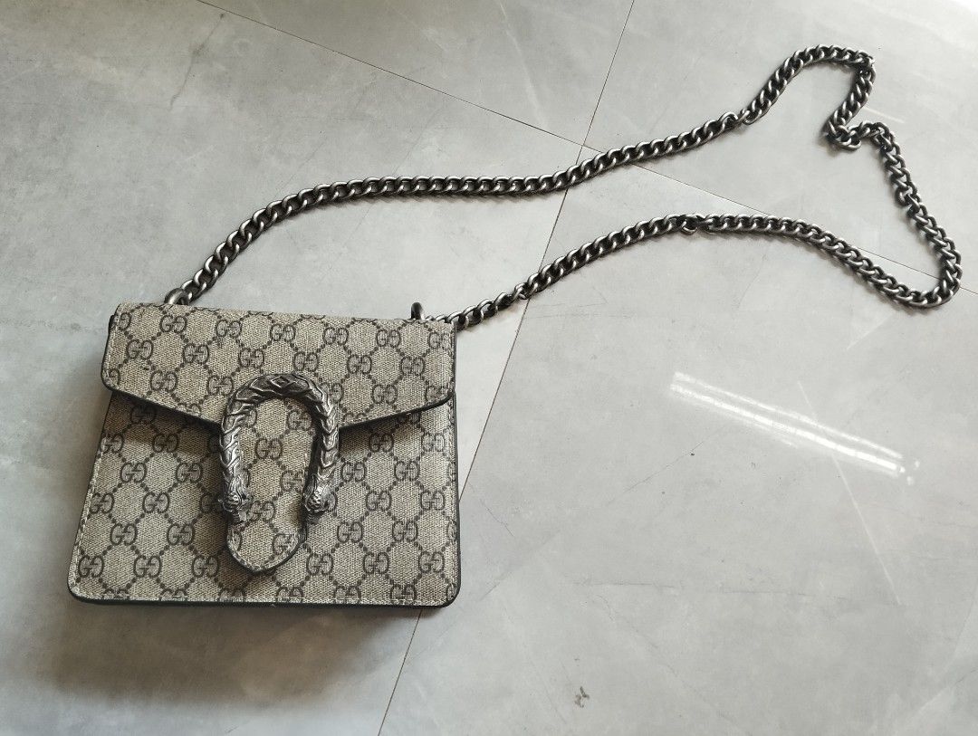Gucci Supreme Padlock Chain Shoulder Bag (Category: Luxury Bags & Wallets) located in Bago City. Submitted by nebg0699-24715 (Listing ID 1300155085, Image 2). Description: For Sale Ukay-ukay Bag📢 Gucci GG Supreme Padlock Chain Shoulder Bag📌 🔸Verygood Condition 🔸6.5 lenght 🔸8 width Pm/Dm📩.