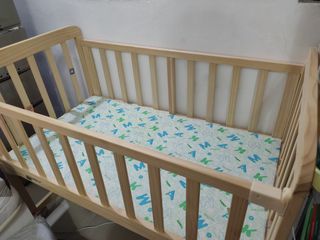 High Quality Wooden Crib for Sale with Stroller as Freebie