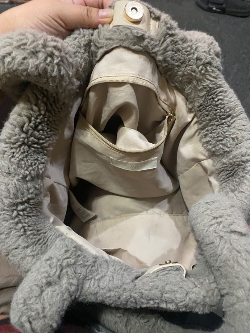 H&M Faux Fur Bag (Category: Tote Bags) located in Manila. Submitted by janicaking (Listing ID 1300232520, Image 2). Description: Manage ur expectations. Used countless times. Pm if interested! 📍Pandacan, Manila.