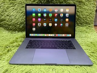 MacBook Pro 15inch 2019 model 32gb 256 ssd space gray
