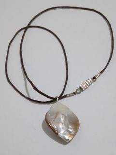 Mother pearl pendant necklace design2