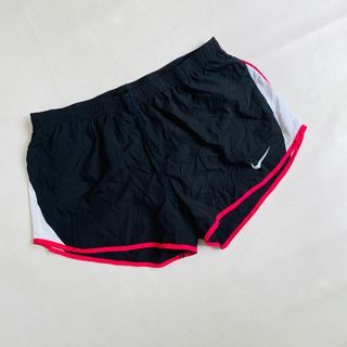 Nike shorts/ ladies shorts/ sports shorts/ nike running shorts/ woman shorts/ shorts/ nike/