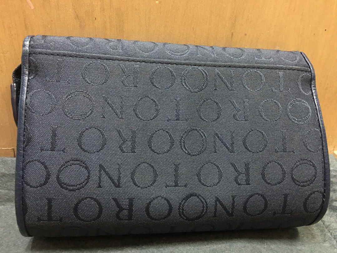 Original Oroton cosmetic purse (Category: Purses & Pouches) located in Paranaque City. Submitted by jd555 (Listing ID 1300180085, Image 3). Description: Oroton Cosmetic purse Authentic high-end brand in Australia Brand new Material: Monogram fabric/genuine leather Color: Navy blue Dimension: H 12cm W 17cm D 5cm With Jacquard signature lining Magnetic and zip closure with leather pull With inside mirror attached With inside pockets on both sides S