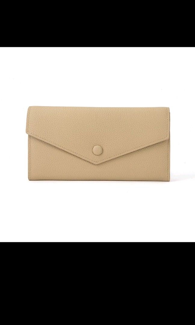 PABDER Genuine Cowhide Leather Italy (Category: Purses & Pouches) located in Makati City. Submitted by toothypatootie (Listing ID 1300166199, Image 1). Description: Selling low because it was given to me as a gift. Wallet has no photo slot, only for cards and copies Real leather, not PU or vegan 7.4in × 4.1 in x 0.9in.