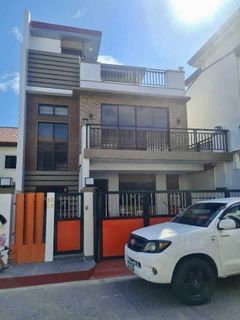 Pre-owned 3 storey house for sale in greenwoods exec village pasig/cainta/taytay accessible to bgc taguig makati ortigas mandaluyong and Eastwood