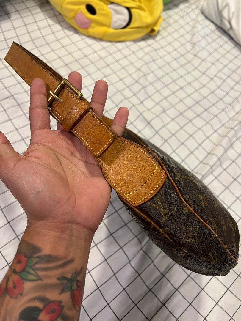 RARE LOUIS VUITTON CROISSANT (Category: Luxury Bags & Wallets) located in Binalonan. Submitted by sheenaluxarchive (Listing ID 1300205158, Image 2). Description: Rarefind LV croissant. Worn by Fashion Icons authentic 100% moneyback if fake. rank Ab condition no cracks/no open piping no inclusions 38,500 only. 📍Pangasinan..