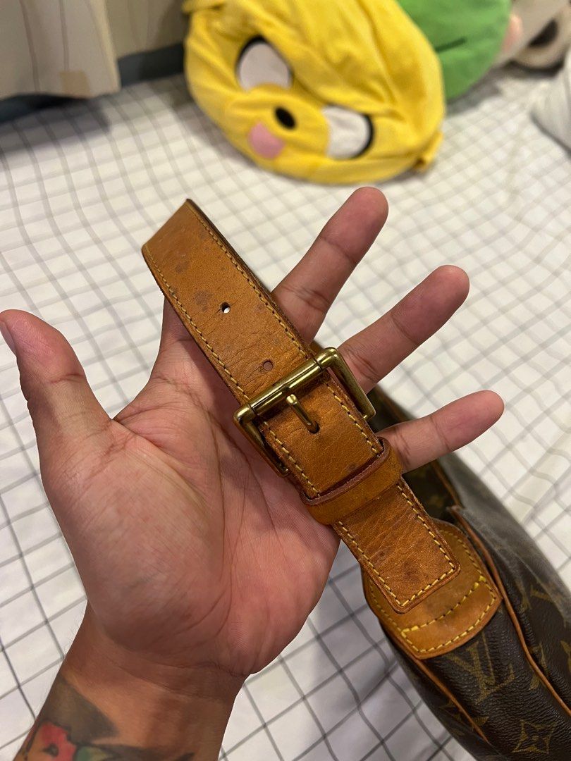 RARE LOUIS VUITTON CROISSANT (Category: Luxury Bags & Wallets) located in Binalonan. Submitted by sheenaluxarchive (Listing ID 1300205158, Image 3). Description: Rarefind LV croissant. Worn by Fashion Icons authentic 100% moneyback if fake. rank Ab condition no cracks/no open piping no inclusions 38,500 only. 📍Pangasinan..