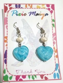 Resin heart beads with cultured pearl earrings