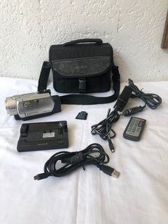 Sony DCR- SR200 Handycam & Lots of Accessories Defective LCD Screen as-is   B1