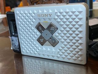 SONY WM-EX655 walkman  cassette player Made in Japan Auto reverse Dolby Groove Turns On - Defective HolY grail - Not Discman Super Rare