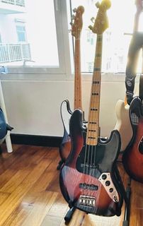 Squier by Fender Classic Vibe '70 jazz bass guitar 