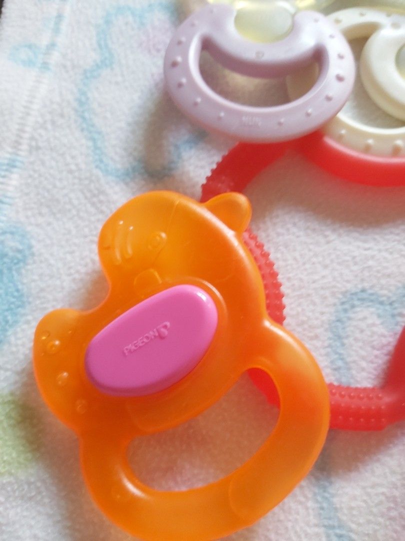 Teethers (Pigeon,NUK, dr.browns) take all 6pcs (Category: Soothers & Pacifiers) located in Quezon City. Submitted by littlefonsy (Listing ID 1300108383, Image 2). Description: Teethers all branded take all NUK, Dr. Browns, Pigeon..