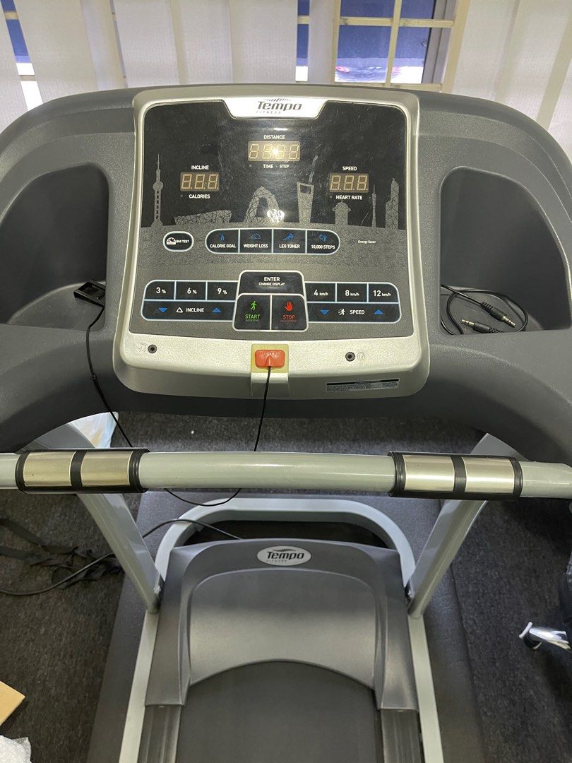 Tempo T82 johnson fitness treadmill, Sports Equipment, Exercise 